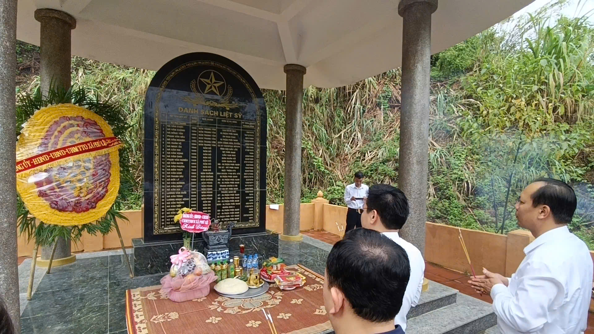 Anh-tin-bai